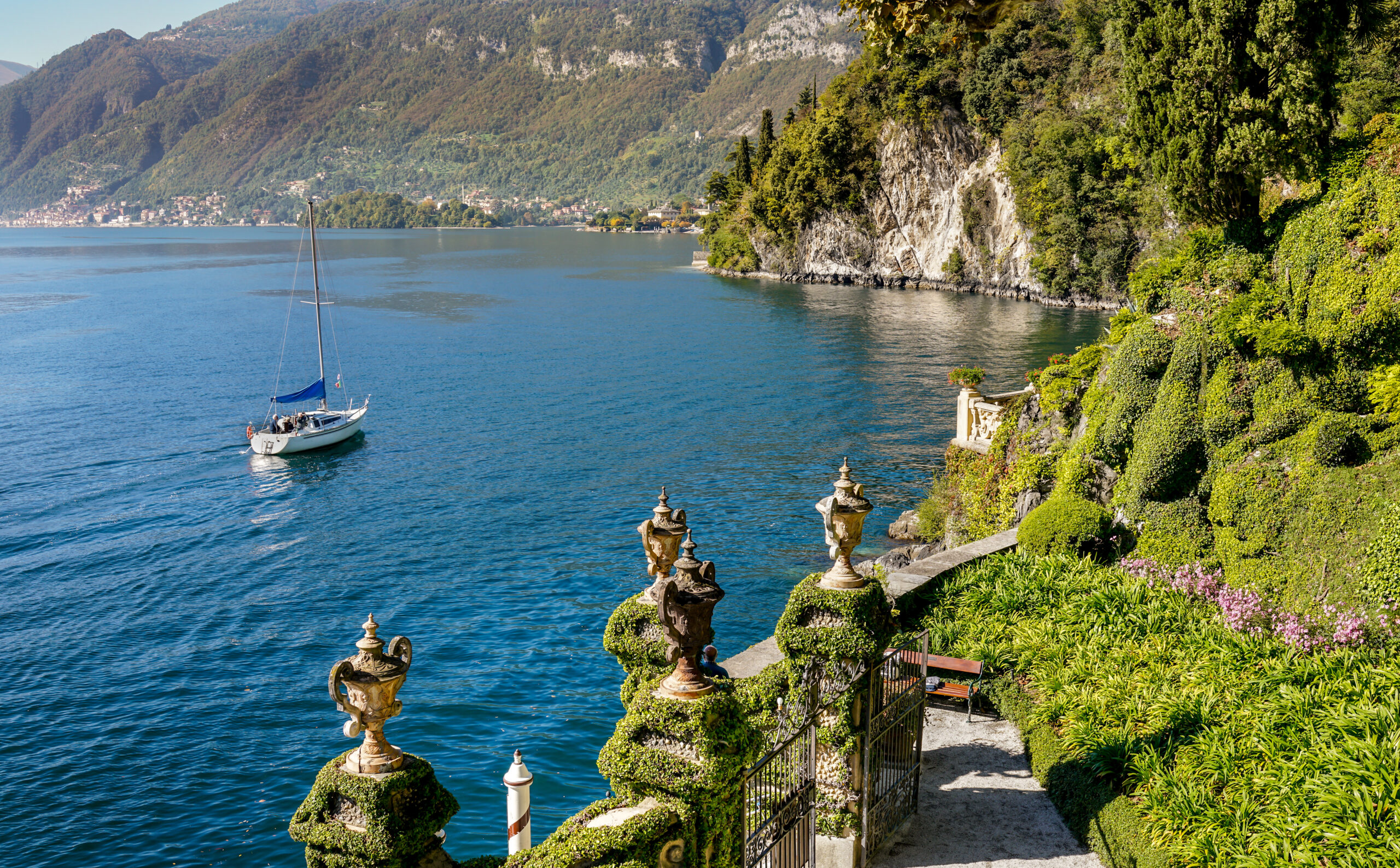 A lakeside heritage villa
